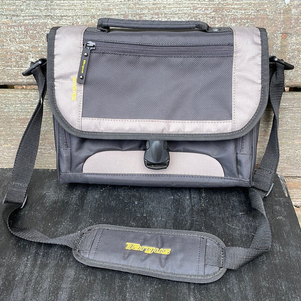 Targum Small Messenger Bag